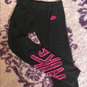 Black nike girls size 7-8 leggings with pink logo